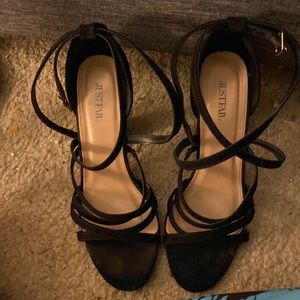 They are pump sandals heels size 10 medium